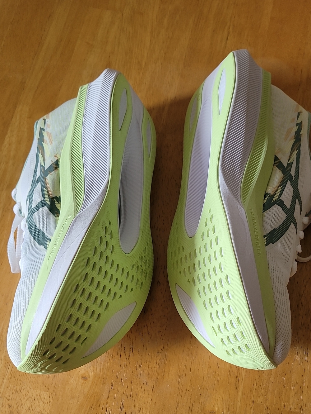 ASICS Magic Speed 4 Running Shoes - Picture 7 of 8